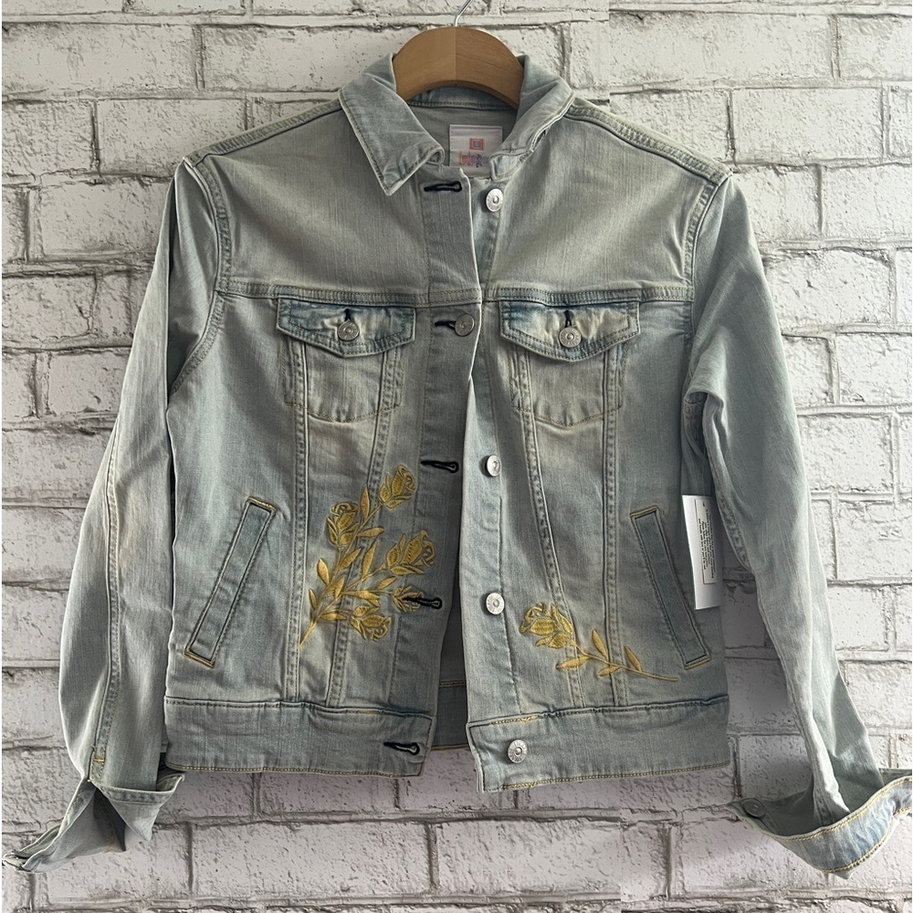 NEW!!! Embroidered Stretch Light Wash Denim Jacket Size XS Floral Rose